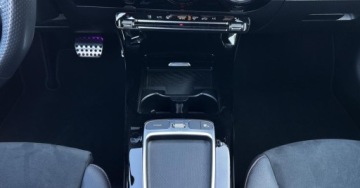 Mercedes Klasa A W177/V177 Sedan Facelifting 1.3 200 163KM 2023 Mercedes-Benz Klasa A Salon PL AMG Line Kamera Czujniki MBUX Carplay Andro, zdjęcie 17