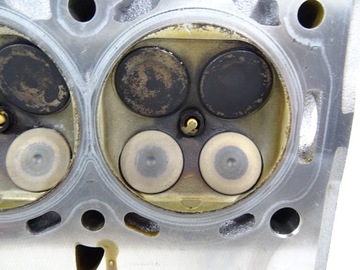 VW UP KRYT HLAVA MOTORU 04C103479A