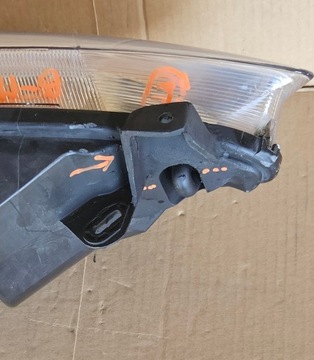 FORD B-MAX B MAX SVĚTLO PRAVÁ NEBO LEVÝ OBYČEJNÁ