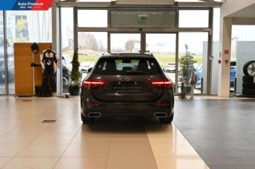 Mercedes Klasa C W206 2023 Mercedes-Benz Klasa C FV23Kierownica SupersportowaPodswietlane listwy prog, zdjęcie 16