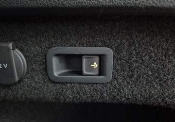 Volkswagen Passat B8 Variant Facelifting 2.0 TDI SCR 200KM 2022 Volkswagen Passat Variant 2.0TDI 200KM DSG BusinessPremium HAK Kamera LED, zdjęcie 30