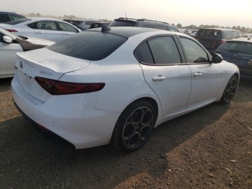 Alfa Romeo Giulia II Sedan Facelifting 2.0 Turbo 280KM 2023 Alfa Romeo Giulia OD UBEZPIECZALNI 2.0 Benzyna 280KM, zdjęcie 3