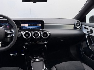 Mercedes CLA C118/X118 Coupe Facelifting 1.3 200 163KM 2025 MERCEDES-BENZ CLA 200 AMG Line Sedan 1.3 (163KM) 2025, zdjęcie 9