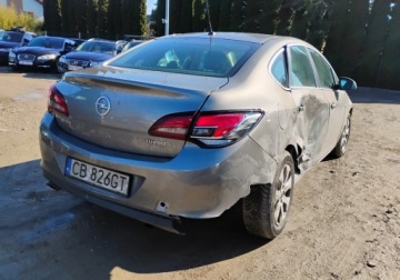 Opel Astra J GTC 1.4 Turbo ECOTEC 120KM 2017 Opel Astra 2017r, SALON POLSKA, 1.4 Benzyna. Uszkodzony prawy bok. Jezdzi., zdjęcie 3