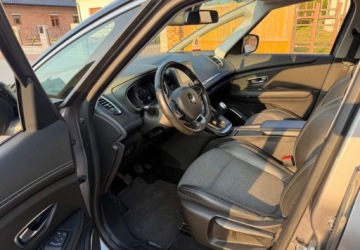 Renault Grand Scenic III 1.3 Energy TCe 140KM 2021 Renault Grand Scenic Renault Grand Scenic TCe 140 GPF LIMITED 1.3 Benzyna, zdjęcie 18