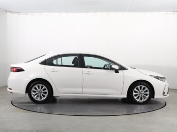 Toyota Corolla XII Sedan 1.8 Hybrid 122KM 2022 Toyota Corolla 1.8 Hybrid, Salon Polska, zdjęcie 5