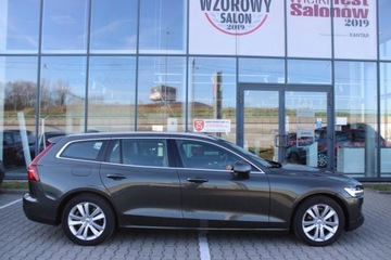 Volvo V60 II  Kombi 2.0 D3 150KM 2019 Volvo V60 Momentum, zdjęcie 4