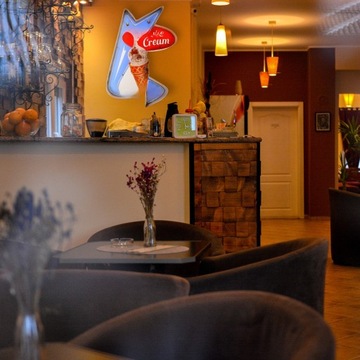 ВЫВИСКА «МОРОЖЕНОЕ», ДЕКОРАТИВНАЯ РЕКЛАМА, СВЕТ НА СТЕНЕ