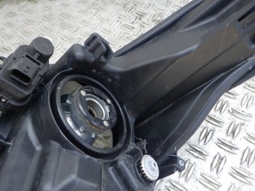 ФАРА ПЕРЕДНЯЯ ПРАВАЯ TOYOTA YARIS IV