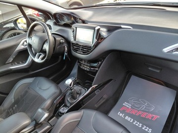 Peugeot 2008 I SUV Facelifting 1.2 PureTech 130KM 2019 Peugeot 2008 Panorama Navi Kamera PDC Alu 1.2 Benzyna 130KM, zdjęcie 14