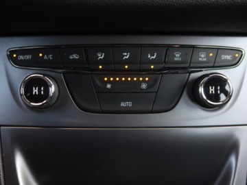 Opel Astra J GTC 1.6 CDTI Ecotec 110KM 2017 Opel Astra 1.6 CDTI, Salon Polska, Serwis ASO, zdjęcie 12