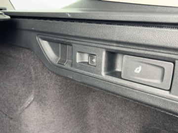 Volkswagen Passat B8 Variant Facelifting 2.0 TDI SCR 150KM 2025 Volkswagen Passat Variant 2.0TDI 150KM Elegance DSG SerwisASO Acc Matrix N, zdjęcie 13