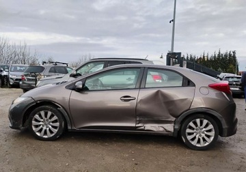 Honda Civic IX Hatchback 5d 1.8 i-VTEC 142KM 2013 Honda Civic 2013r, SALON POLSKA. 1.8 Benzyna. Lekko uszkodzony lewy bok. J, zdjęcie 21