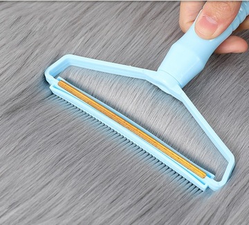 Щетка для бритвы, чтобы удалить волосы из одежды