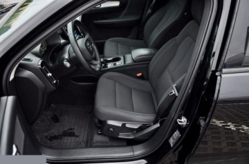 Volvo XC40 Crossover Facelifting 2.0 B3 163KM 2022 Volvo XC 40 MOMENTUM 2.0 benzyna 163KM 2022r, zdjęcie 17