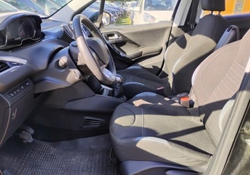 Peugeot 208 I 2015 Peugeot 208 2015r, 1.6 HDI. Uszkodzony przod. Pali. 1.6 Diesel 90KM, zdjęcie 6