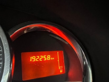 Dacia Logan II MCV Tce 90KM 2015 Dacia Logan II 0,9 TCE Laureat bezwypadkowa Benzyna 90KM, zdjęcie 12