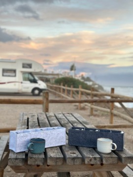 Органайзер для кубков для кемперов, караванов и яхт - KUBKOCHWYTAK (яркий)