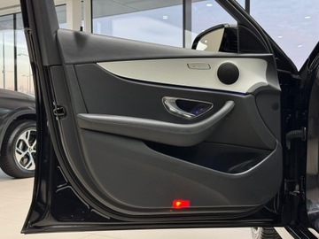 Mercedes Klasa E W213 Limuzyna 2.0 220d 194KM 2020 Mercedes-Benz E 220 AMG / Avantgarde / Ambiente /, zdjęcie 10