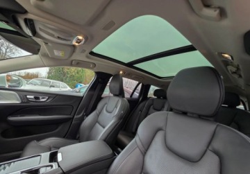 Volvo V60 II  Kombi Plug-in 2.0 T6 Plug-In Hybrid 341KM 2021 Volvo V60 FV 23 BW Panorama Kamery 360 Biala Perla 2.0 Hybryda Plug-in, zdjęcie 23