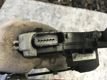 KIA VENGA 09- ZÁMEK DVEŘE PRAVÝ PŘEDNÍ 6 PIN