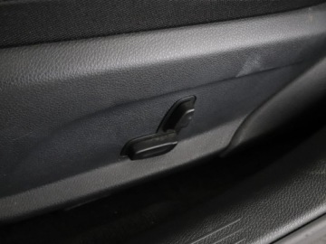Mercedes Klasa C W205 Limuzyna 180 156KM 2016 Mercedes C 180 półskóra navi klima auto, zdjęcie 34
