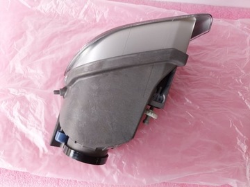 TOYOTA AVENSIS VERSO ГАЛОГЕН ПРАВЫЙ НОВЫЙ OE