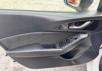 Mazda 3 III Hatchback Facelifting 1.5 SKYACTIV-D 105KM 2017 Mazda 3 bezwypadekorg lakierbiala perlaSPORT LINE 1.5 Diesel 105KM, zdjęcie 13