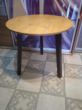 КРУГЛЫЙ СТОЛ 70 см, дубовые ножки, 3 ножки-чердака