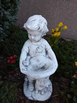 Мальчик со шляпой бетона пьющего (F32) Ala-Shop