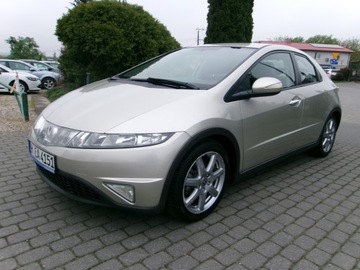 Honda Civic VIII Hatchback 3d 1.8 i-VTEC 140KM 2008