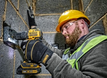 Отвертка DeWALT DCK2061D2T DCD708 + гаечный ключ DCF809