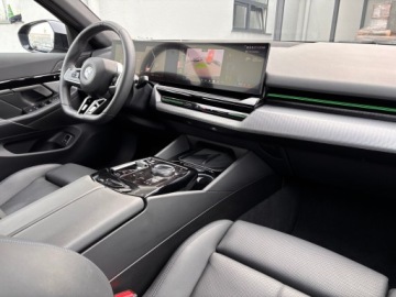 BMW Seria 5 G90-91 Touring 2.0 520d 197KM 2025 BMW 520 BMW 520 M Pakiet,M Pro,komfort,IconicGlow,, zdjęcie 30
