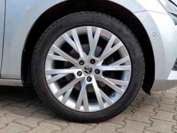 Skoda Superb III Kombi Facelifting 2.0 TDI SCR 200KM 2022 Skoda Superb 2.0TDI 200KM Style DSG SerwisASO Acc Kessy Virtual Matrix Hak, zdjęcie 35
