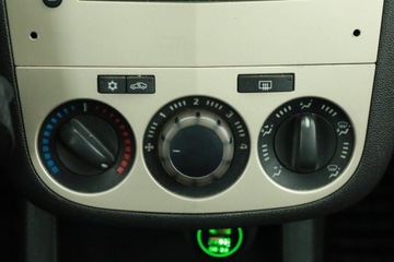 Opel Corsa D Hatchback 1.3 CDTI ecoFLEX 75KM 2009 Opel Corsa 1.3 CDTI, HAK, Klima,ALU, El. szyby, zdjęcie 10