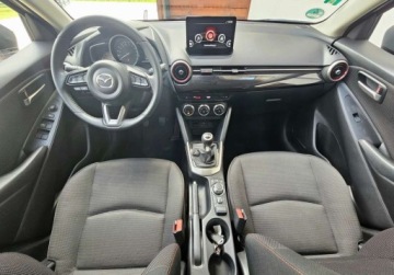 Mazda 2 III Hatchback Facelifting 1.5 SKYACTIV-G M Hybrid 90KM 2023 Mazda 2 1.5 Benzyna, Niski przebieg 17 tys, Faktura, Full Opcja 1.5 90KM, zdjęcie 4