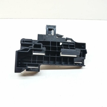 BMW 7 G11 Кронштейн радиатора нижний правый 17118632126 OEM