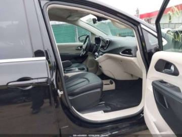 Chrysler Pacifica II 2024 Chrysler Pacifica Hybrid Select 2024 3.6 Hybryda 287KM, zdjęcie 9