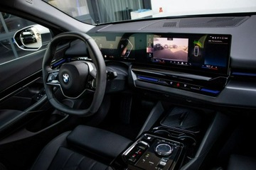 BMW Seria 5 G90-91 2023 BMW 520 xDrive Sedan, Demo - Koła zimowe w cenie!, zdjęcie 17