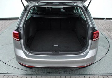 Volkswagen Passat B8 Variant Facelifting 2.0 TDI SCR 200KM 2023 Volkswagen Passat Variant 2.0 TDI 200KM DSG Business Fotele Podgrzewane Te, zdjęcie 8