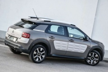 Citroen C4 Cactus Crossover 1.2 PureTech 82KM 2014 Citroen C4 Cactus CITROEN C4 CACTUS 1.2 VTi 82KM FEEL LED Navi Kamera Gwar, zdjęcie 7