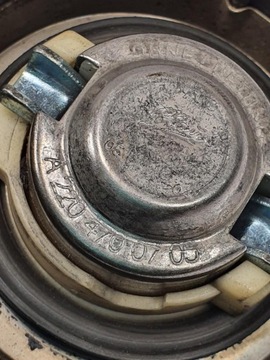 ZÁCPA  PLNĚNÍ PALIVA MERCEDES W169 A2204700705 BENZÍN