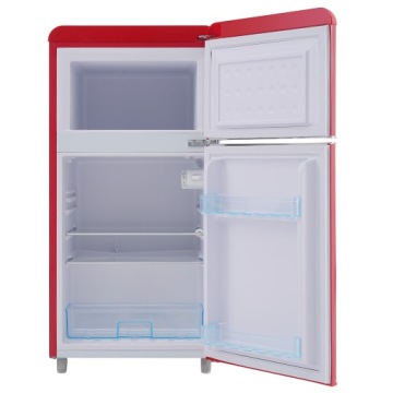 Ретро-холодильник общей емкостью 72 литра, красный.