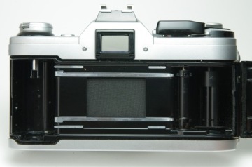 Аналоговый корпус Canon AE-1 с объективом