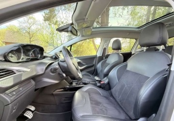 Peugeot 2008 I SUV Facelifting 1.2 PureTech 110KM 2018 Peugeot 2008 Peugeot 2008 PureTech 110 StopampStart Crossway 1.2 Benzyna, zdjęcie 15