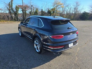 Bentley Bentayga 2024 Bentley Bentayga V8 2024 Benzyna 542KM, zdjęcie 2