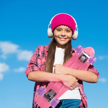 ДЕТСКИЙ СКЕЙТБОРД FISZKA, СВЕТЯЩИЕСЯ СВЕТОДИОДНЫЕ КОЛЕСА, 56 СМ, СЛОЙ РОЗОВЫЙ ABEC7