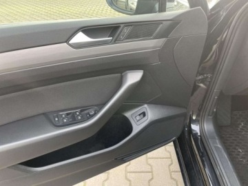 Volkswagen Passat B8 Limousine Facelifting 1.5 TSI EVO 150KM 2021 Volkswagen Passat 1.5 Benzyna 150KM, zdjęcie 10