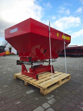 Разбрасыватель удобрений двухдисковый STRUMYK TYTAN 600кг Рассада