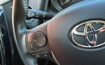 Toyota Auris II Hatchback 5d Facelifting 1.8 Hybrid 136KM 2016 Toyota Auris II Lift, 2016R, Bezwypadkowa, Automat, Zarejestorwana w PL, V, zdjęcie 21